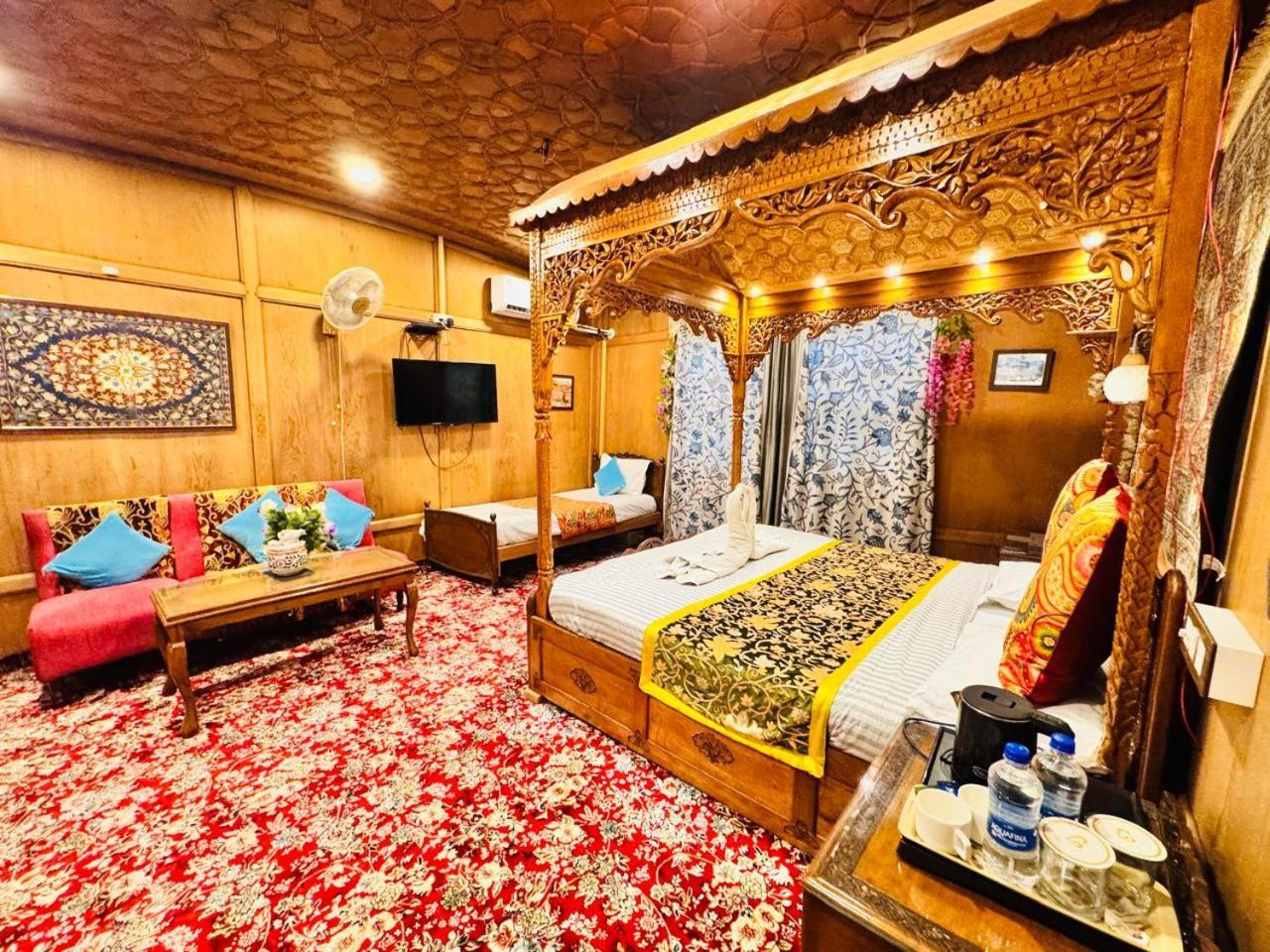 Crown Of India Group Of Houseboats Hotel Srīnagar Kültér fotó